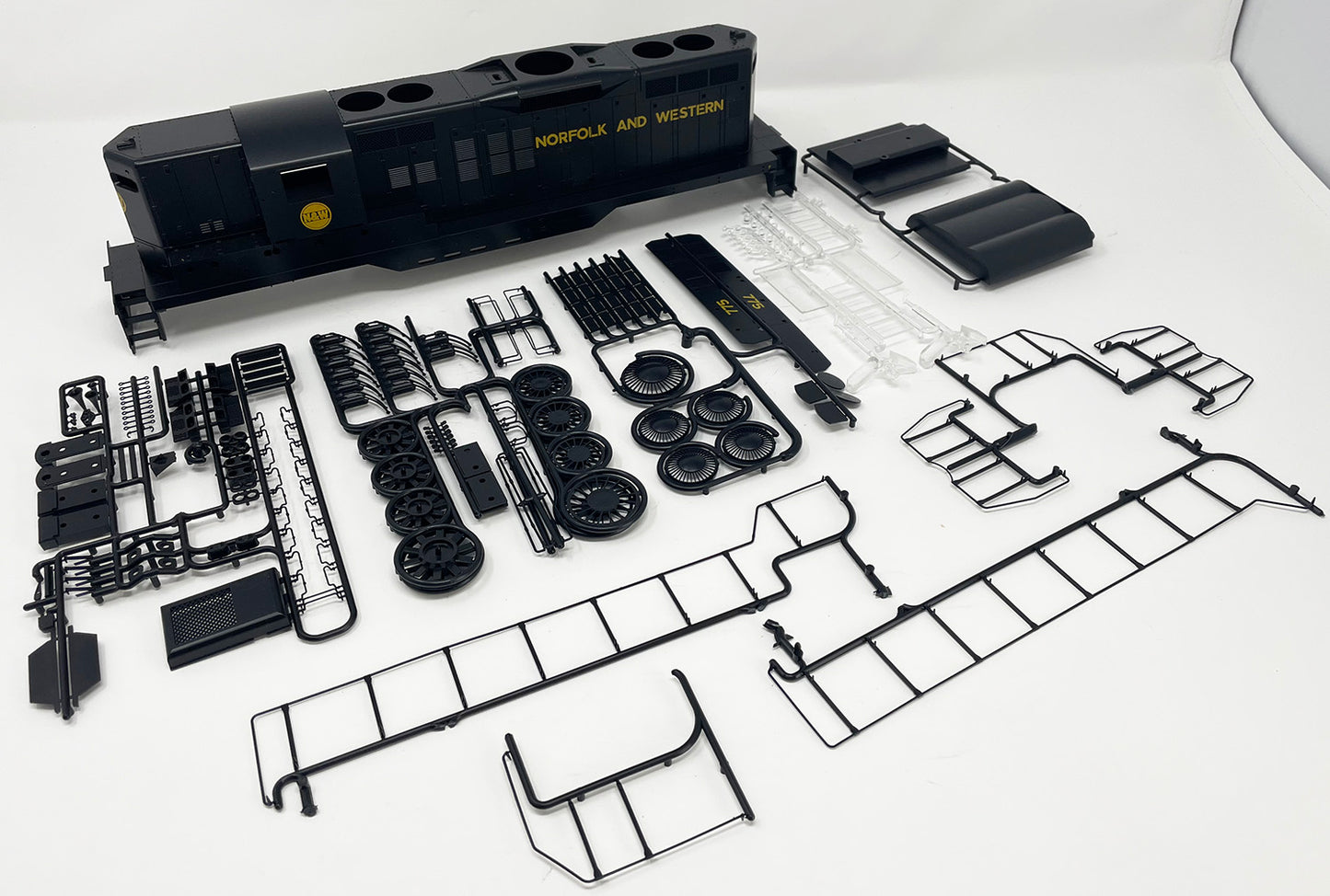 RED GP9 Shell - N&W #775 Ptd Kit