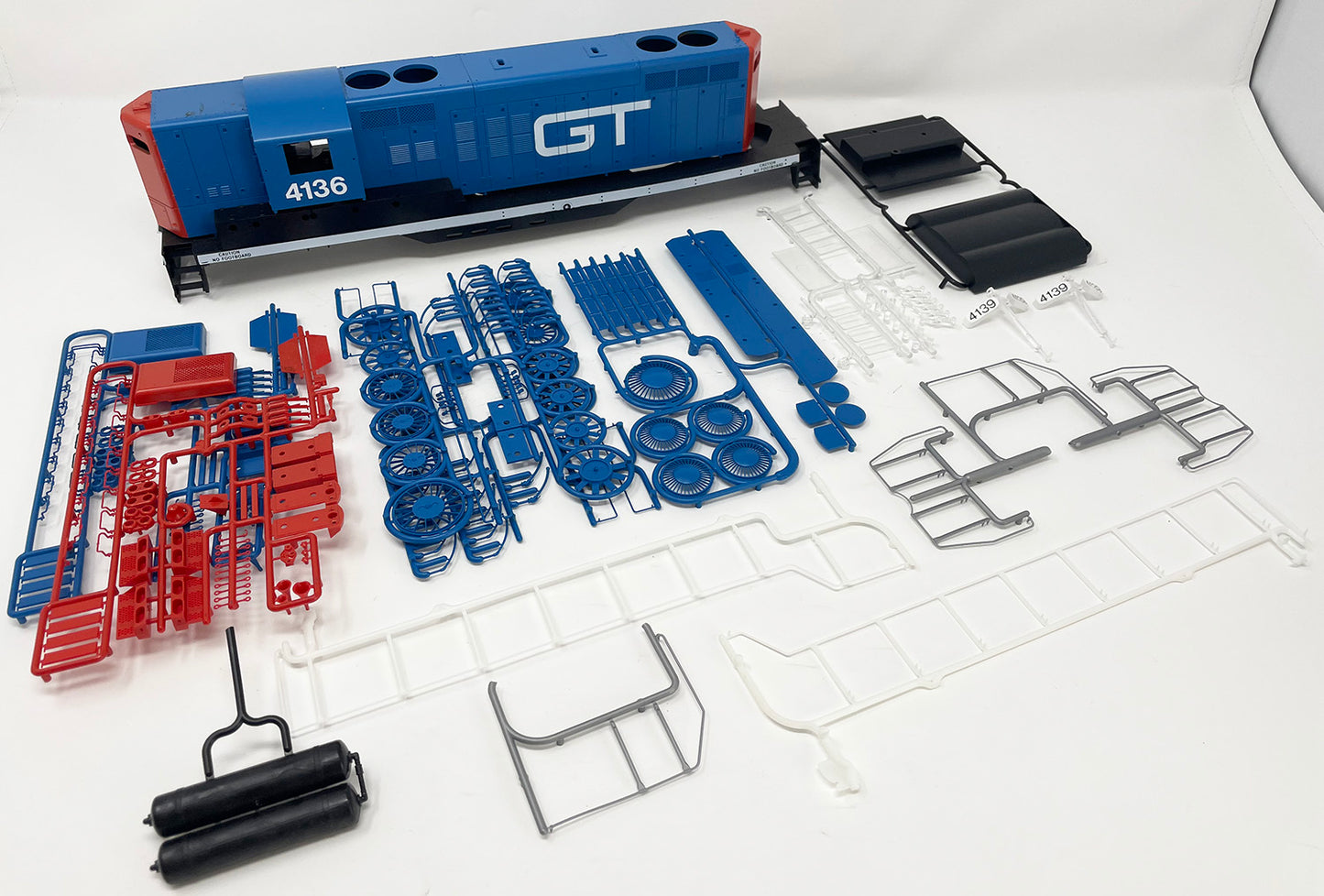 RED GP9 Shell - GTW #4136 Ptd Kit