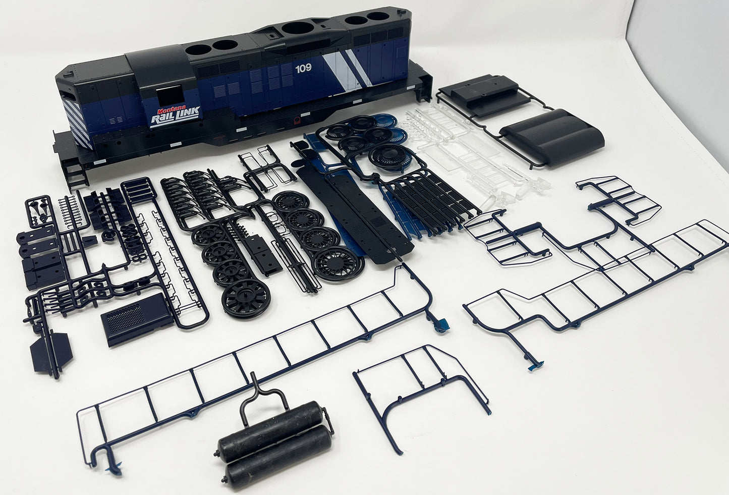 RED GP9 Shell - MRL #109 Ptd Kit