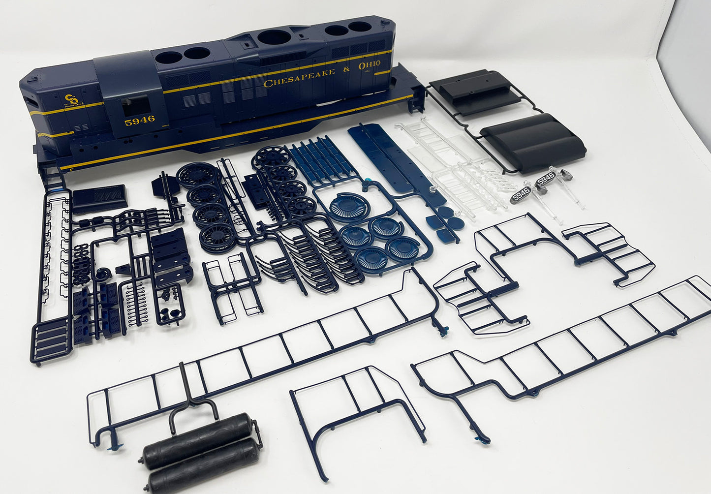 RED GP9 Shell - C&O #5946 Ptd Kit