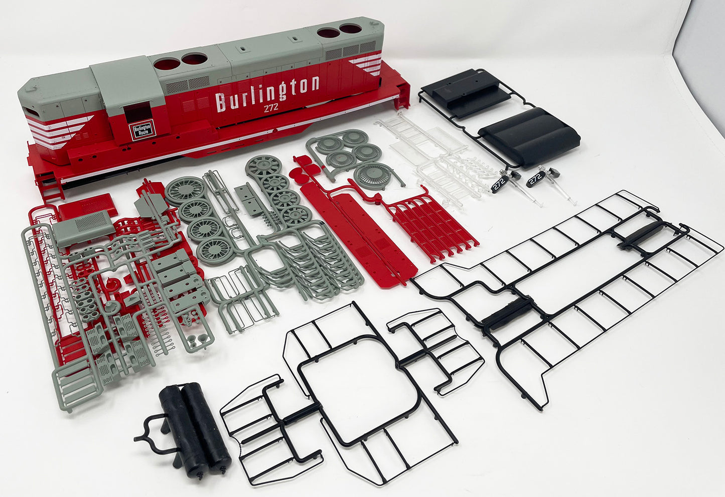 RED GP9 Shell - CB&Q #272 Ptd Kit