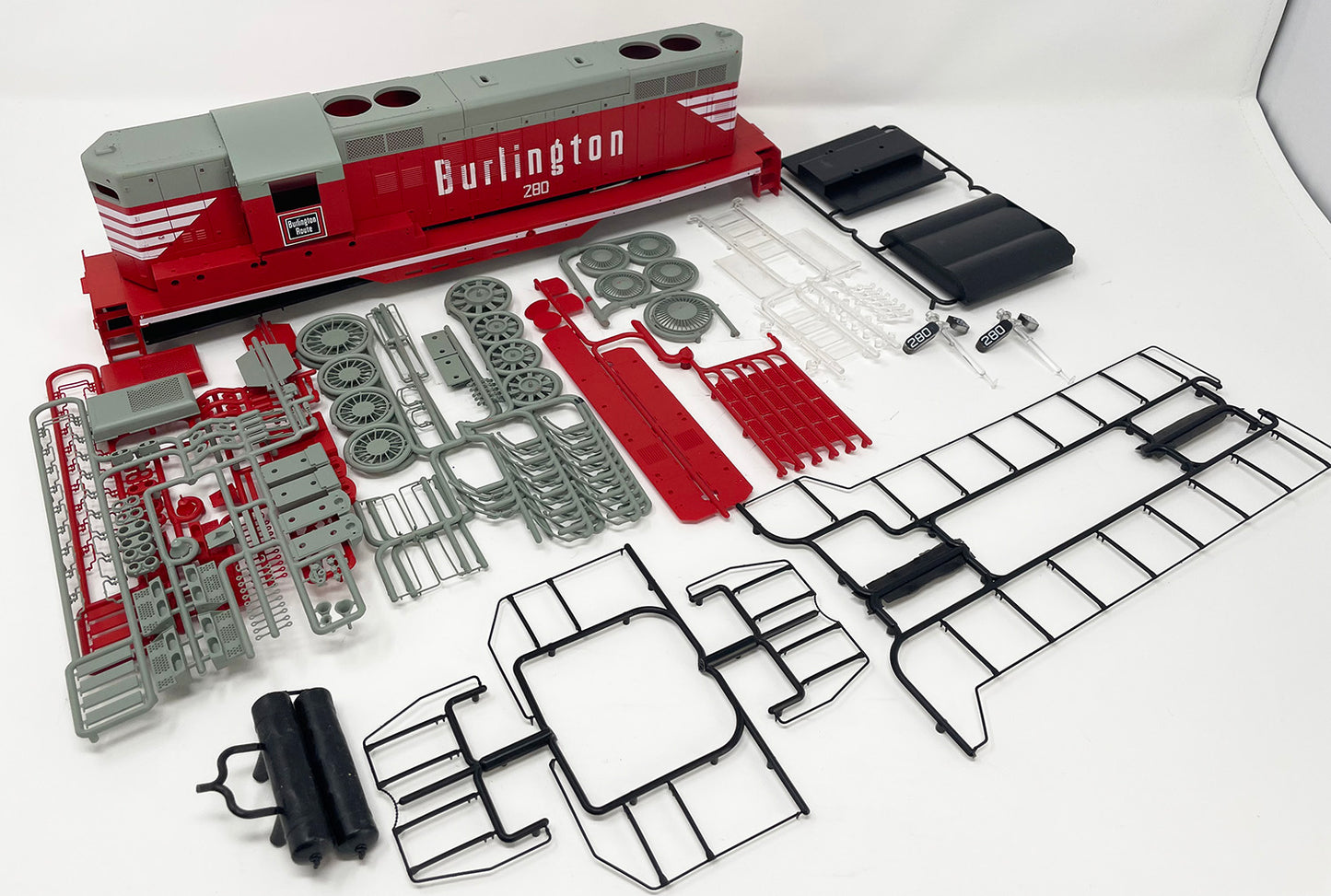 RED GP9 Shell - CB&Q #280 Ptd Kit