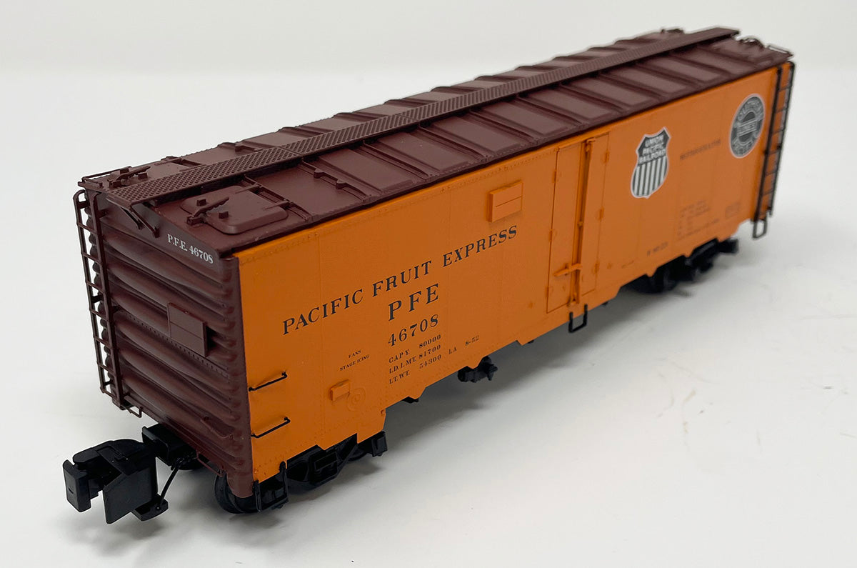 SSA2304 40' R-40-23 Steel Reefer - PFE Double Herald Black & White (Pacific Fruit Express)